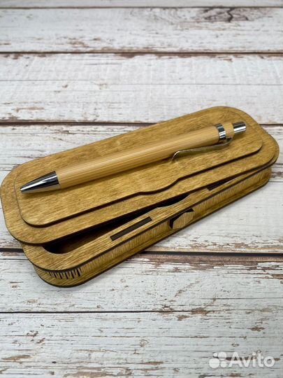 Ручка с гравировкой в подарочной коробке