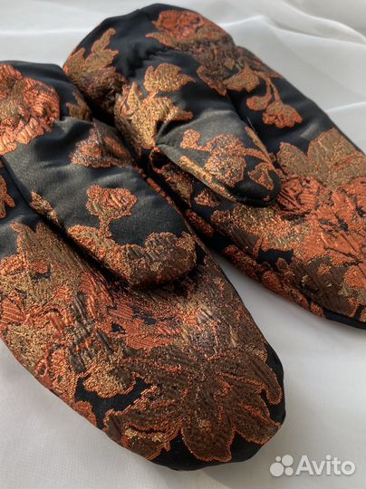 Варежки жаккардовые с вышивкой черные оранжевые