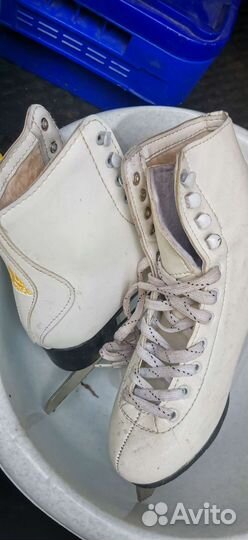 Коньки фигурные женские