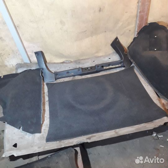 Обшивка крышки багажника Фокус 1 хэтчбек