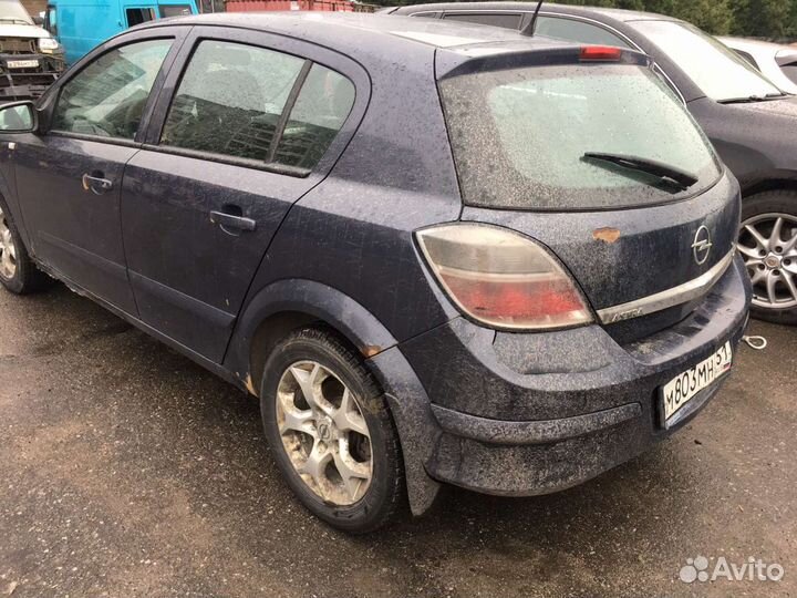 Опель Астра H седан робот 1.6 на разбор