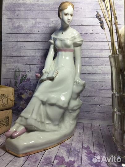 Статуэтка фарфоровая: Татьяна Ларина