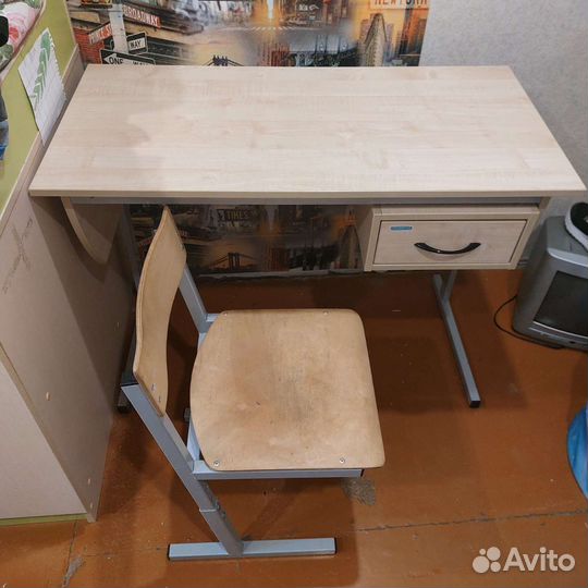 Растущая парта и стул бу