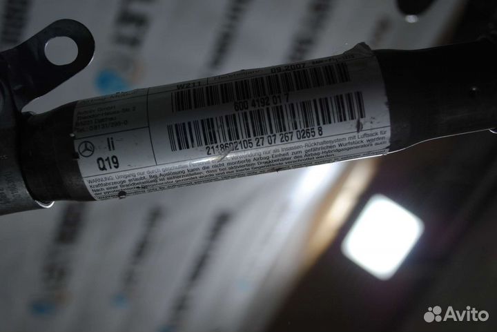 Шторка безопасности лев Mercedes w211 A2118602105