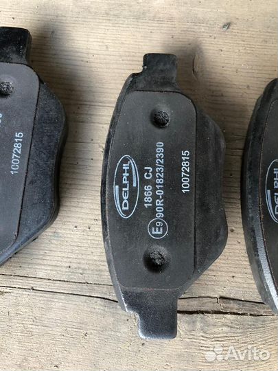 Тормозные колодки Delphi