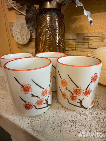 Чашки под чай и сахарница
