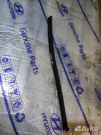 Уплотнитель Kia Soul 1