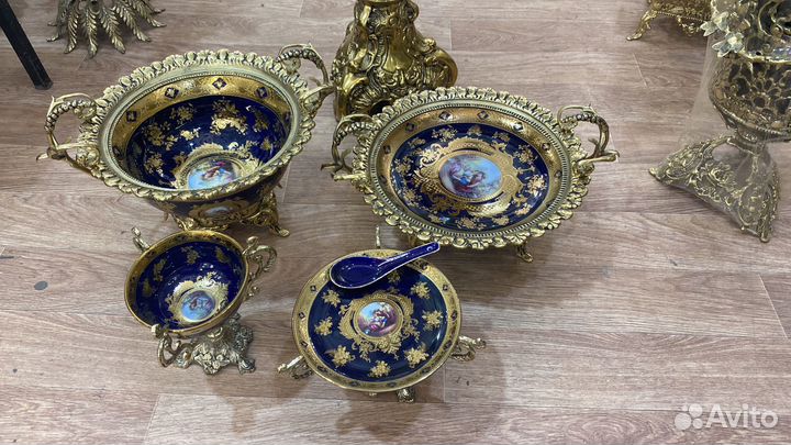 Напольная бронзовая ваза