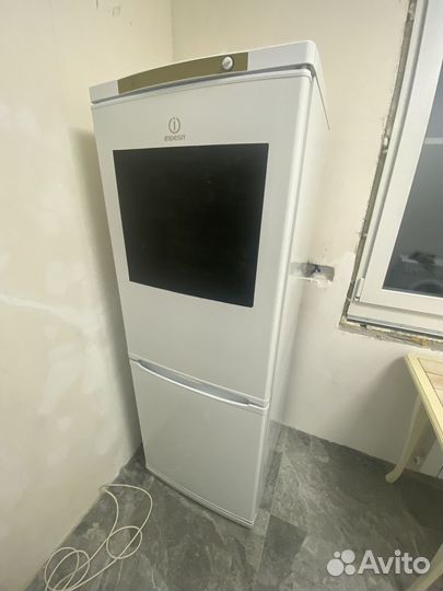 Холодильник бу indesit