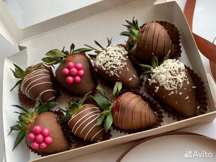 Клубника в шоколаде, сьедобные букеты из конфет