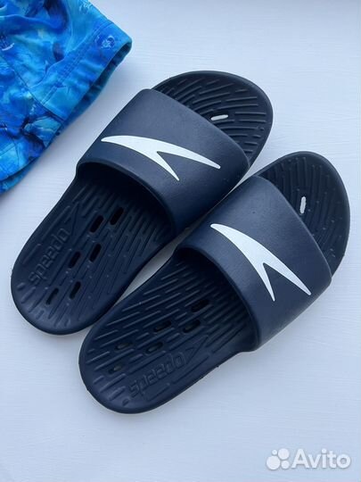 Шлепки для бассейна и шапочка