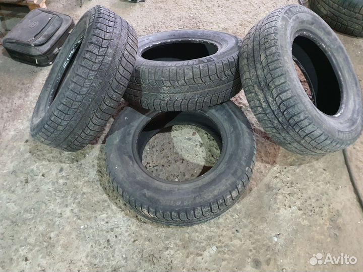 Michelin Agilis 51 215/70 R15