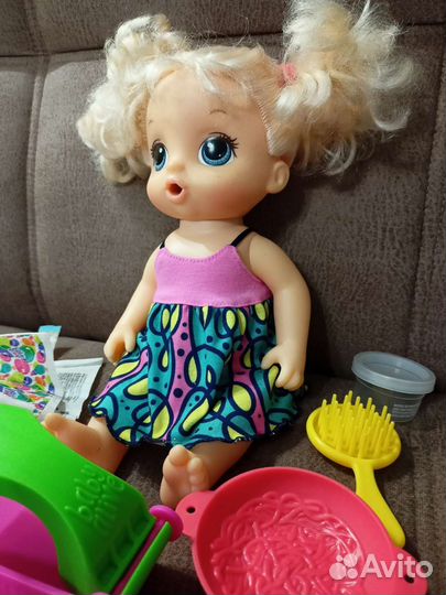 Кукла малышка Alive