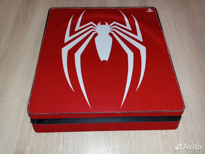 PlayStation 4 Slim (1 TB)