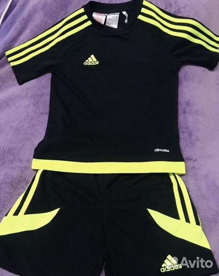 Футбольная форма: футболка и шорты