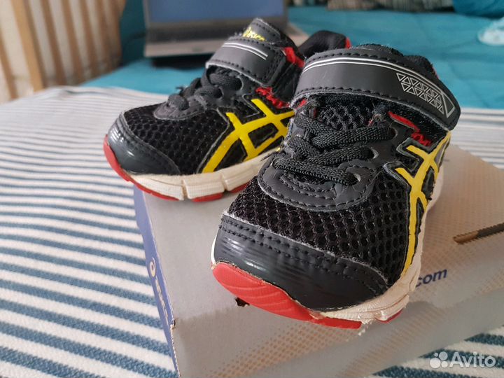 Кроссовки asics