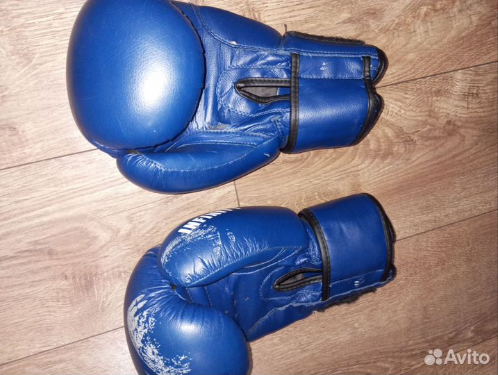 Боксерские перчатки