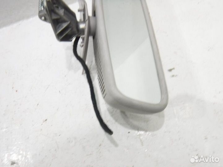 Зеркало заднего вида