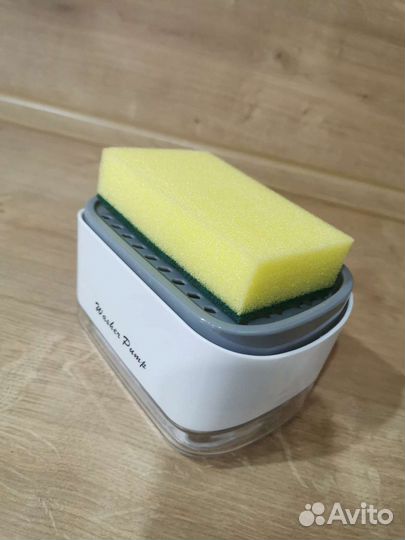 Диспансер дозатор для моющего средства с губкой