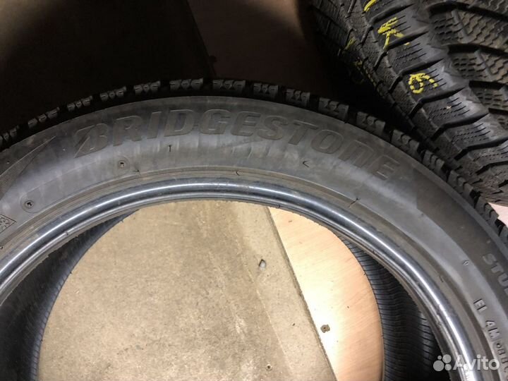 Bridgestone Blizzak VRX2 215/50 R17