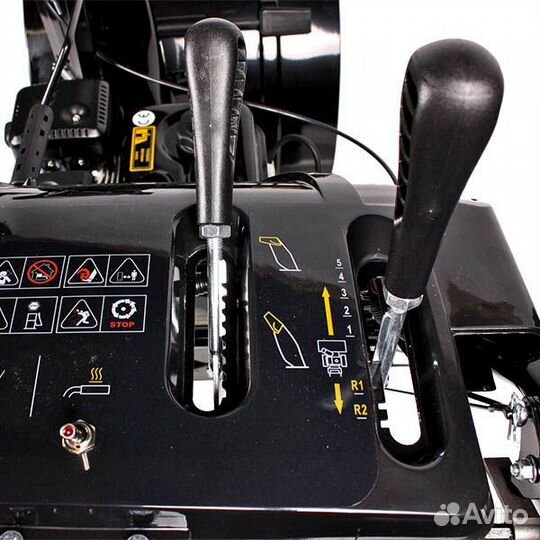 Снегоуборщик бензиновый champion ST662E