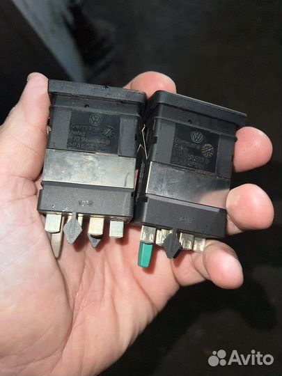 Кнопка обогрева сидений 1J0963563B VW Bora Jetta