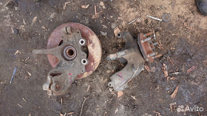 Кулак левый правый Форд Фокус 3