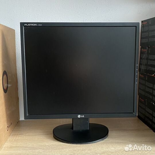 ЖК монитор: LG Flatron L1919S (LCD, диагональ 19)
