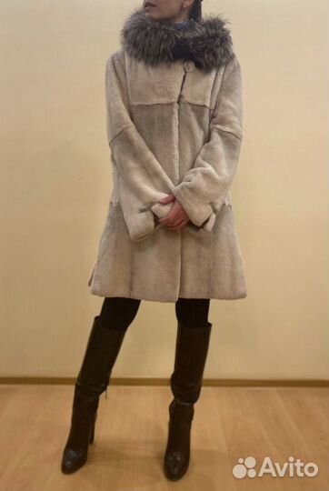 Шуба с капюшоном из чернобурки