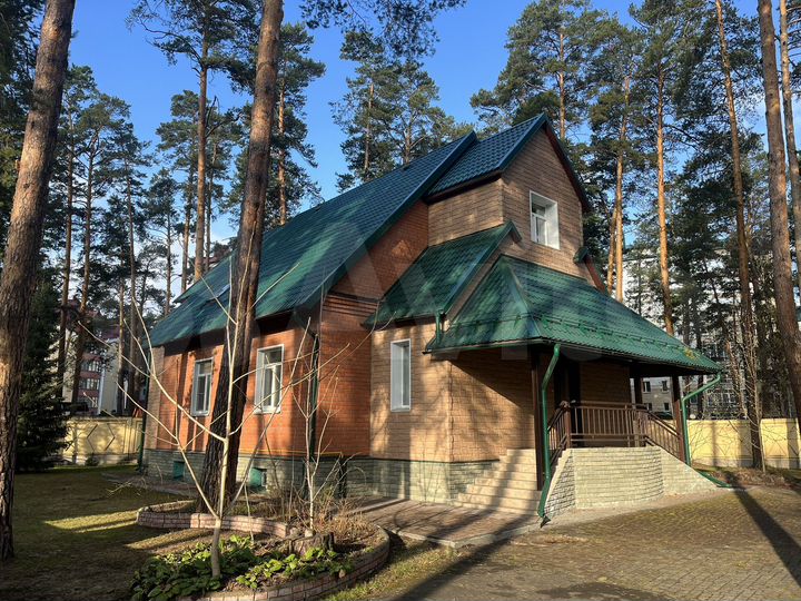 Дом 380 м² на участке 18 сот.