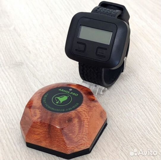 Кнопка вызова официанта Махагон и пейджер часы