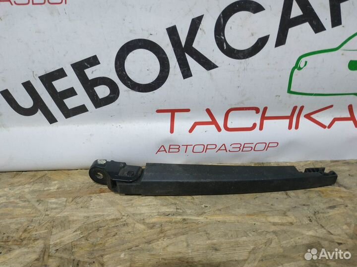 Рычаг стеклоочестителя задний Renault Sandero 2012