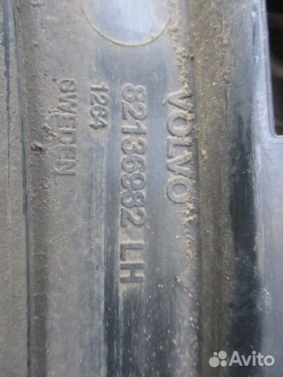 Корпус подножки левый Volvo 82136982