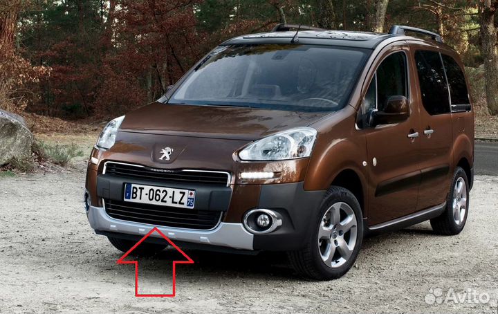 Молдинг решетки нижний хром Citroen Berlingo 2012