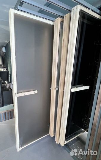 Дверь стеклянная в баню и сауну