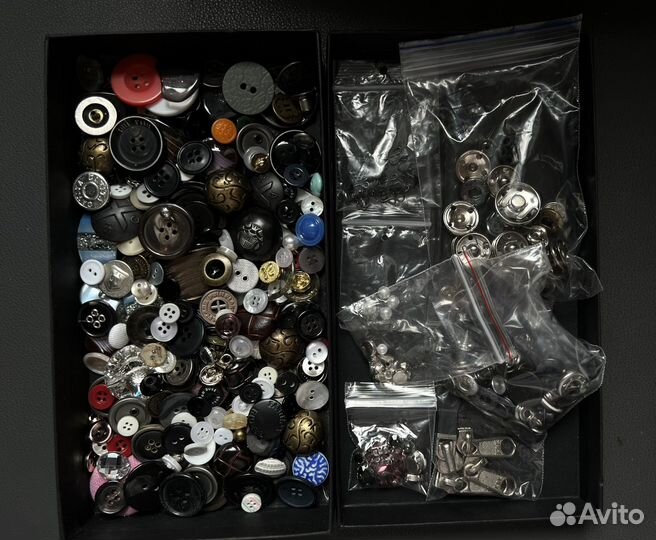 Коробка пуговиц