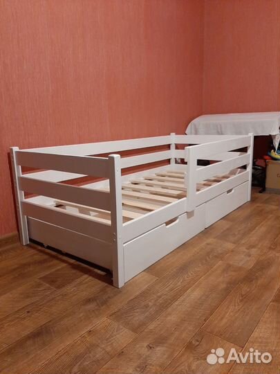 Детская кровать с бортиками