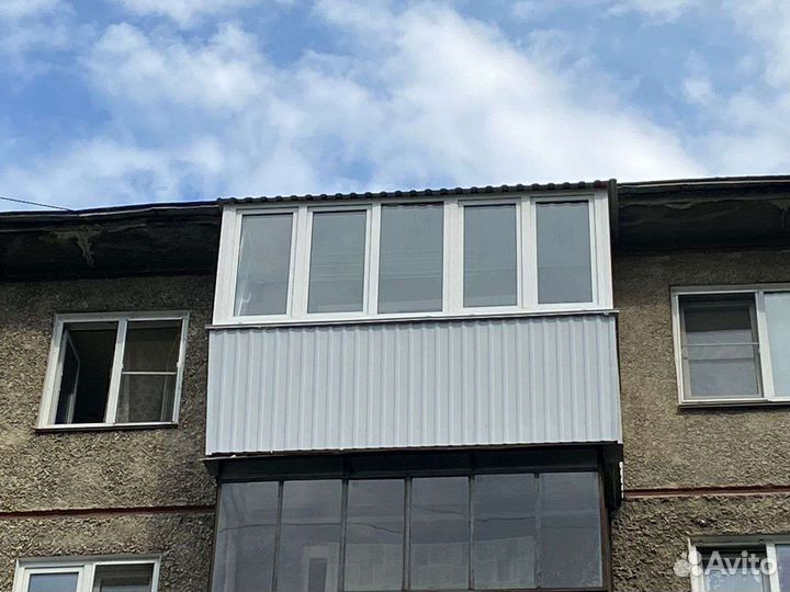 Обшивка балконов и остекление