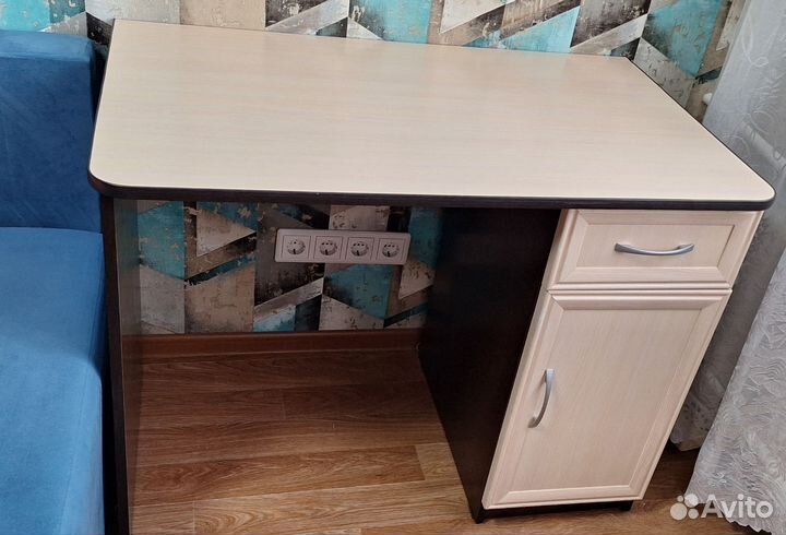Письменный стол