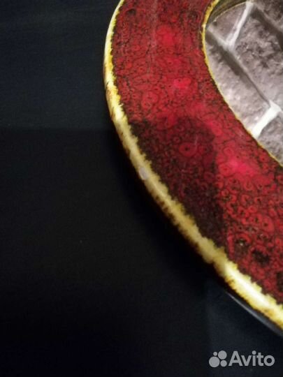 Старинное зеркало в керамической раме