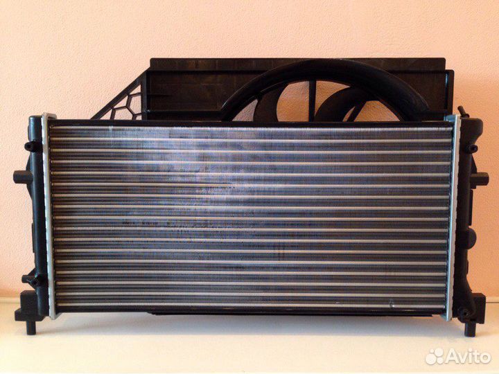 Volkswagen Polo Sedan радиатор новый