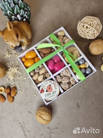 Подарочный набор с орешками, мёдом, сухофруктами