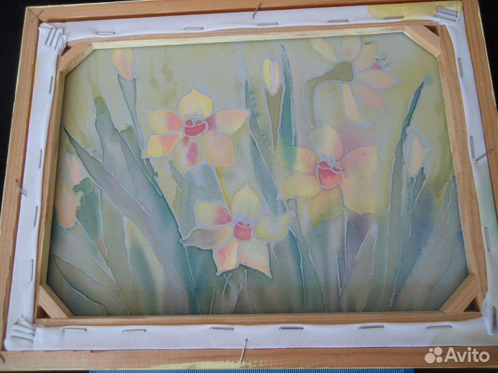 Картина на шёлке батик 20*26 нарциссы