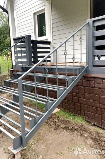 Перила деревянные для лестниц