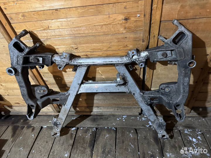 Подрамник передний BMW e39 525d 530d