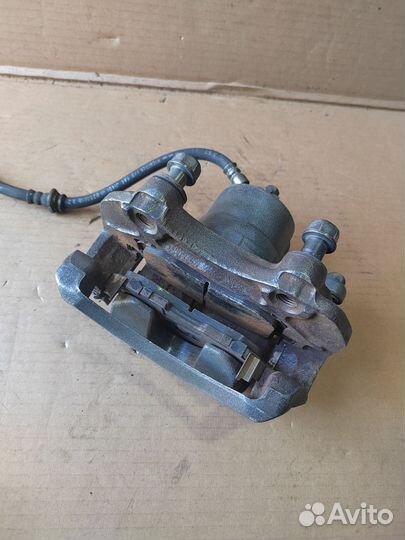 Суппорт передний Nissan Cefiro A33 /Maxima