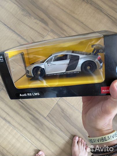 Audi r8 v10 lms 1:24 rastar