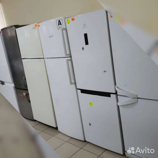 Холодильник б/у двухкамерный, встраиваемый, узкий