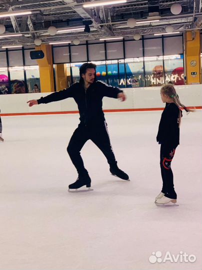 Тренер по фигурному катанию