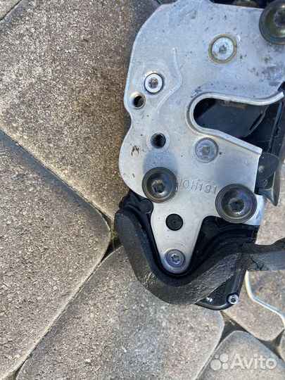 Замок передней правой двери opel